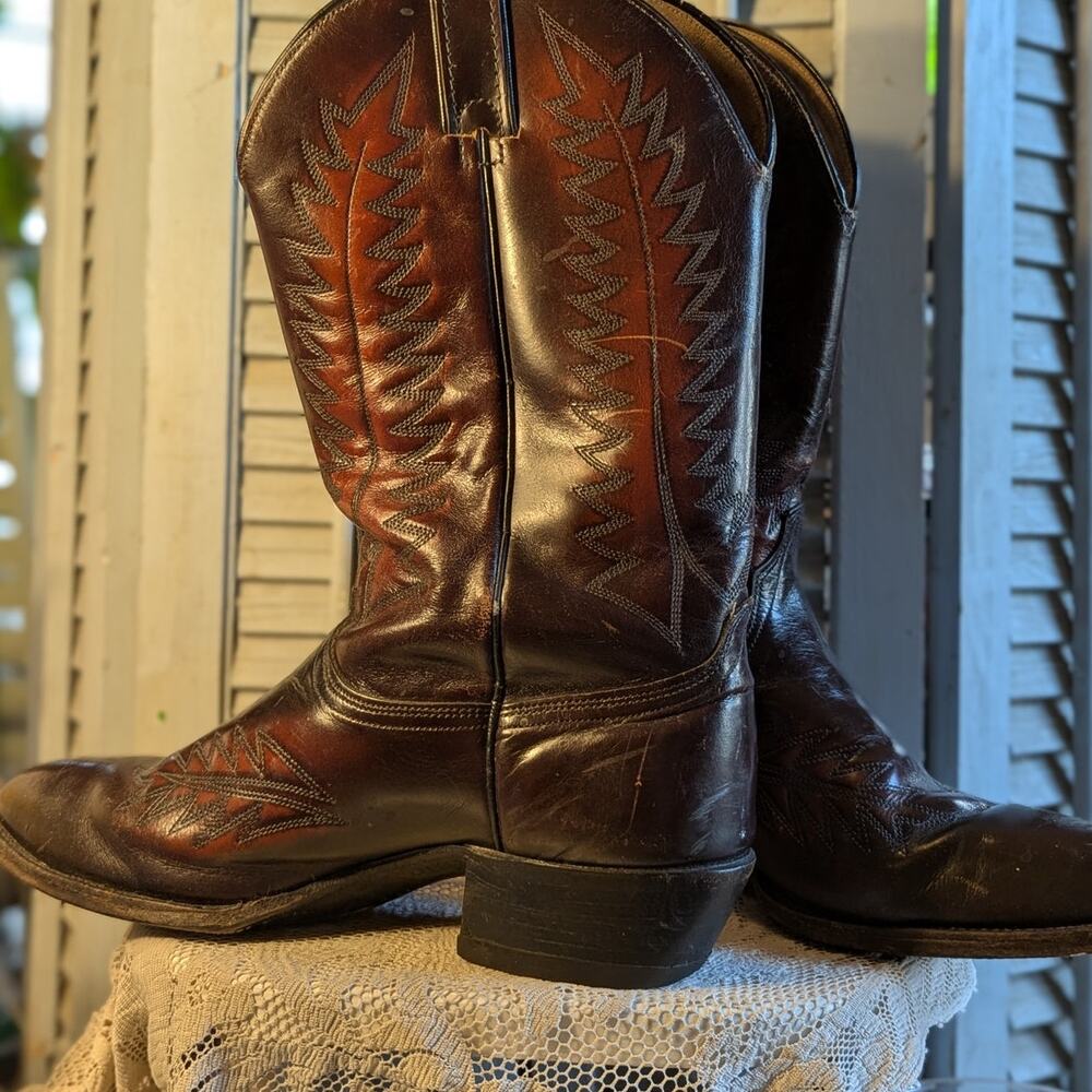Vintage Wrangler 5630 leather cowboy boots with pull straps